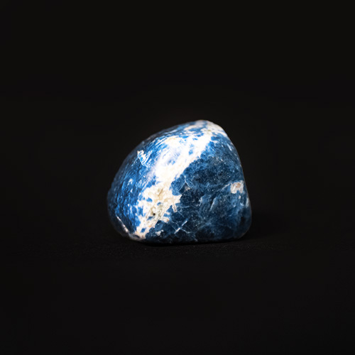 deep blue small stone with incriments of white and gray stripes